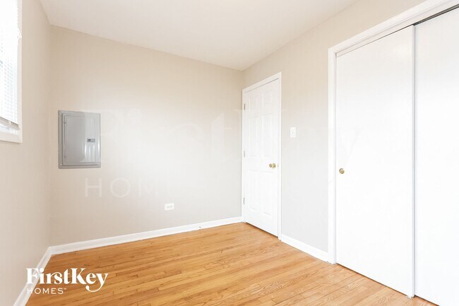 Building Photo - 3028 W 141st St