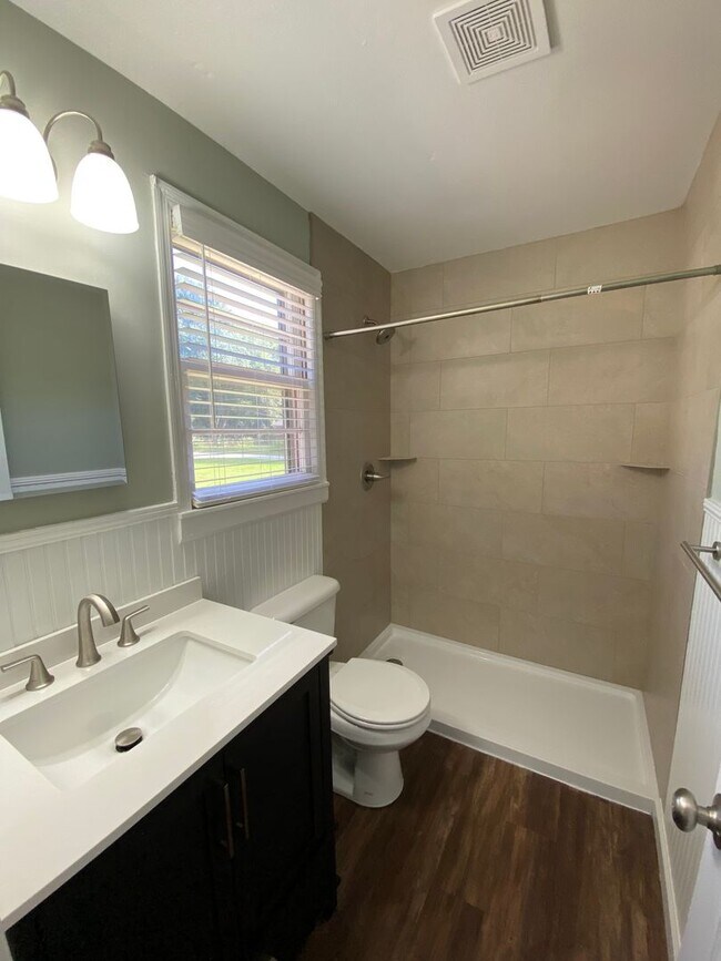 Building Photo - Adorable and Updated 3BR, 2BA Brick Ranch in the heart of Martinez!