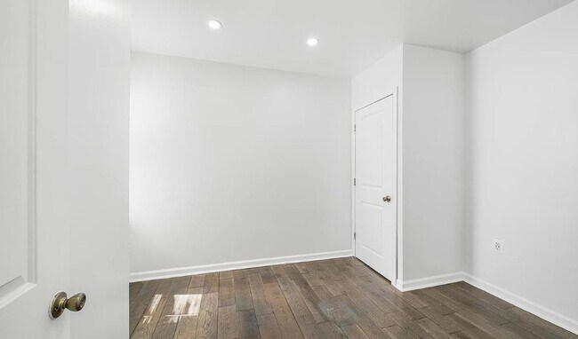 Building Photo - 2310 Fernon St