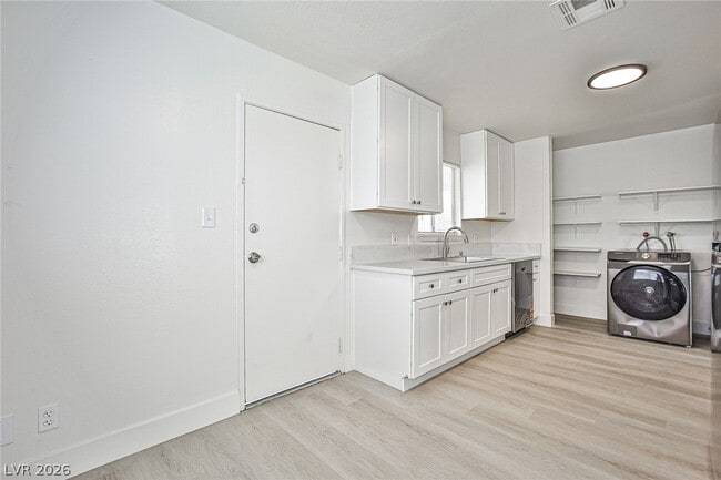 Building Photo - 3481 S Myrtle Ave
