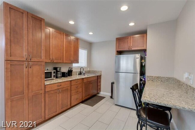 Building Photo - ** COMING SOON ** AMAZING SINGLE STORY HOME IN HENDERSON WITH DETACHED CASITA NO HOA & HOME COMES...