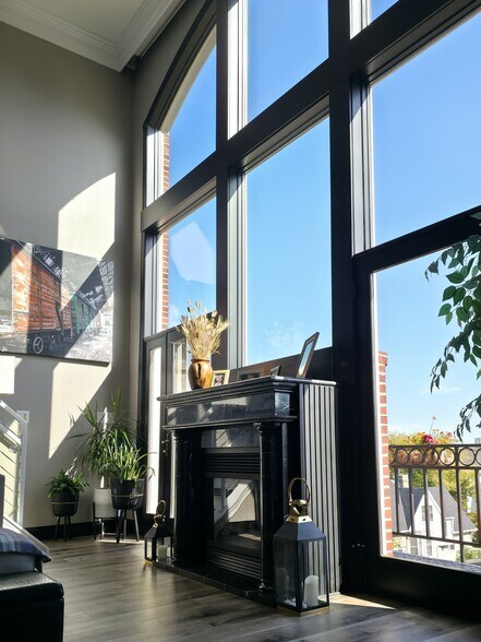 Building Photo - 1515 N Van Buren St