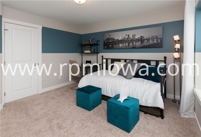 Building Photo - UPDATED!! 2 Bedroom, 2.5 Bath Townhome in Ankeny