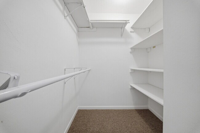 Building Photo - AMAZING 3 BED, 2 FULL BATH APARTMENT FOR RENT IN OCEAN VIEW!