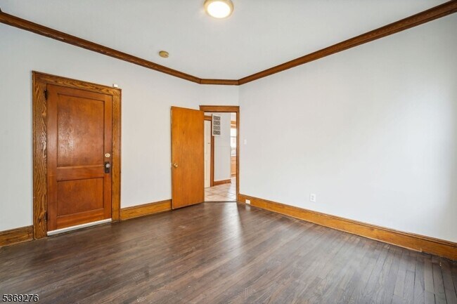 Building Photo - 410 E Kinney St