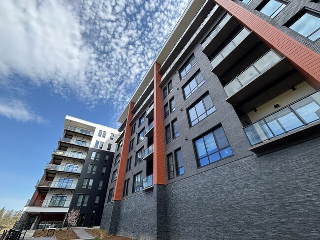 Building Photo - Modern, Light-Filled 2 Bed at One25 – Unit...