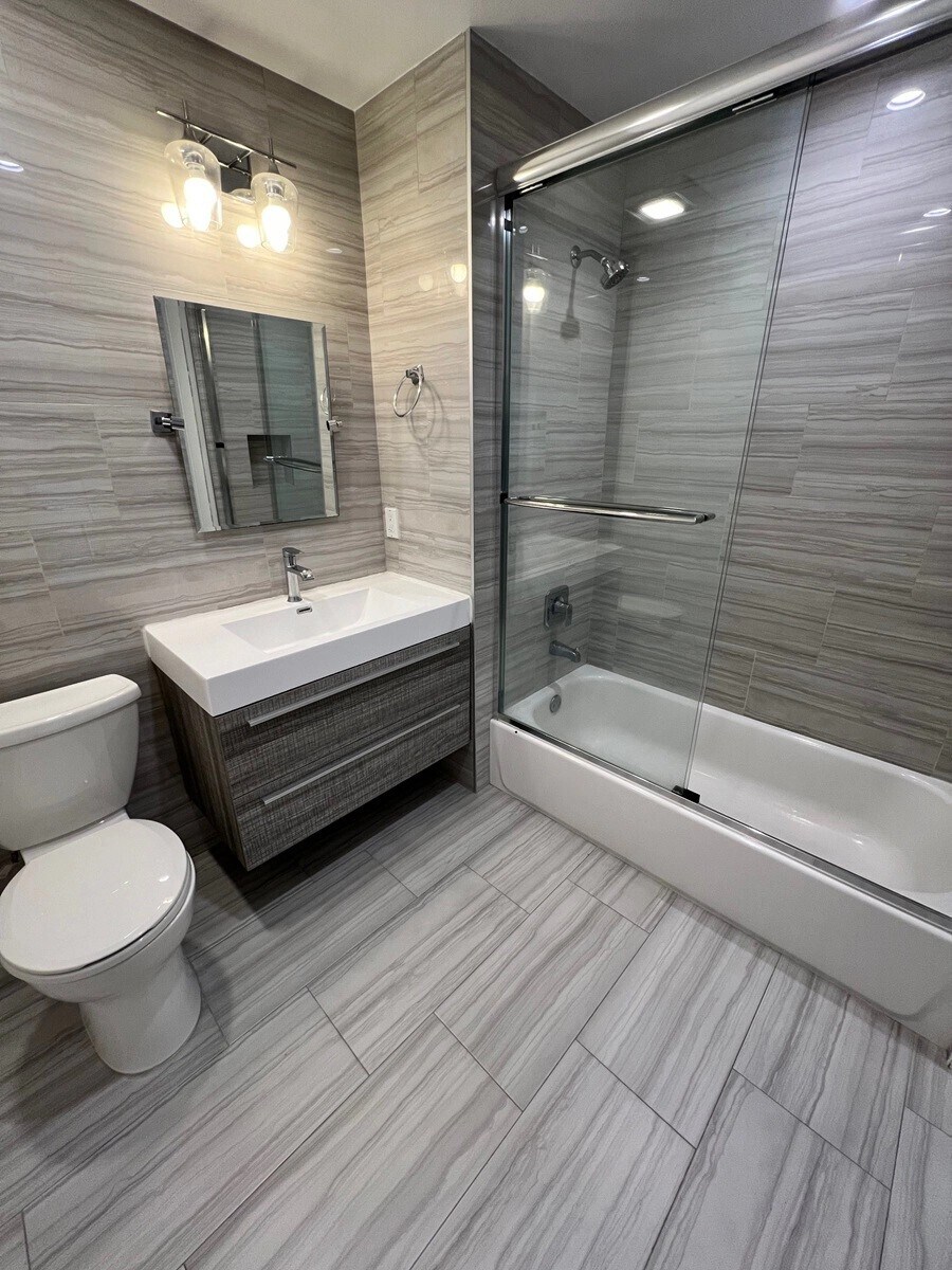 Building Photo - 4364 McLaughlin Ave