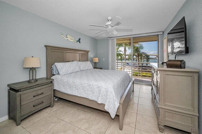 Building Photo - 5901 Bahia Del Mar Cir N