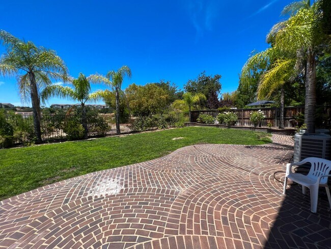 Building Photo - Spacious 4 Bedroom 3 Bathroom Home with 3 ...