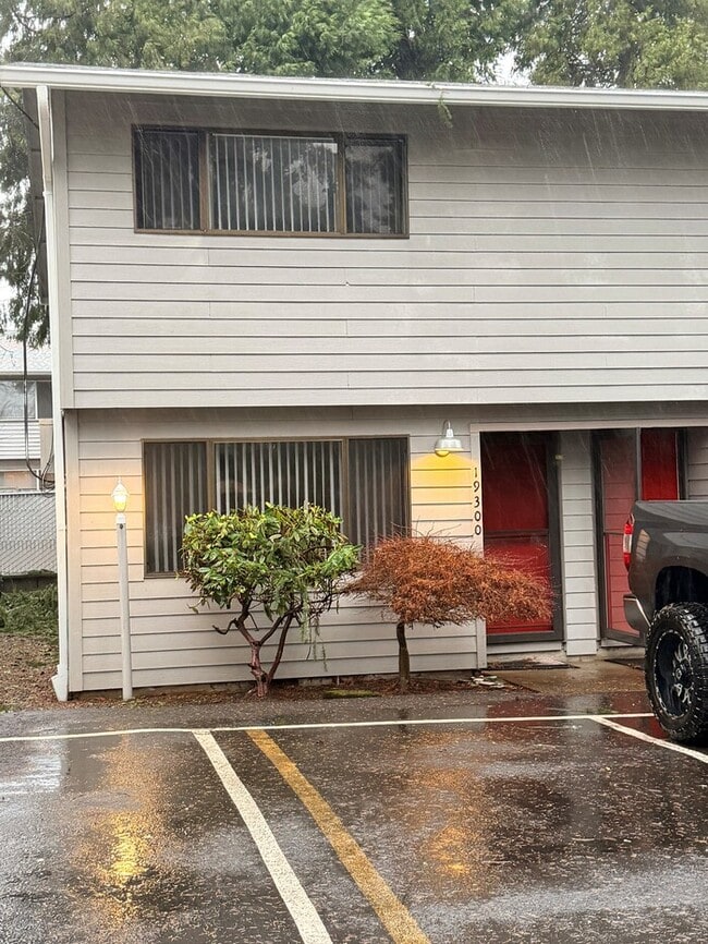 Building Photo - Beautiful Home in Fabulous Loacation! SS Appliances, NEW Carpet, Patio, W/D, Includes W/S/G!