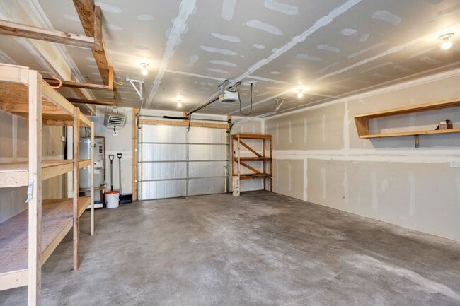 Building Photo - Modern One-Bedroom Above-Garage Apartment in Central Missoula