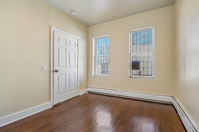 Building Photo - 101 1/2 Ocean Ave