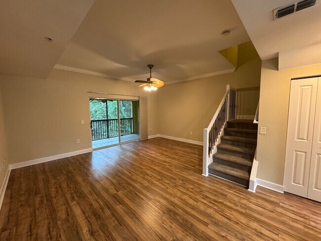 Building Photo - 2 Bed / 2 Bath Upstairs Condo in the Gated...