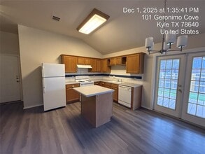 Building Photo - 101 Geronimo Cove