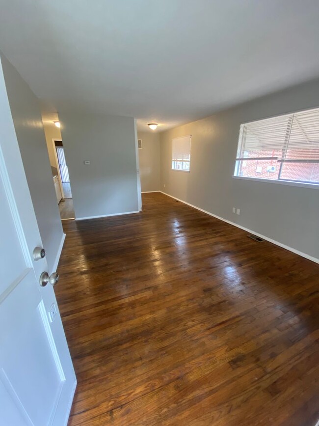 Building Photo - **AVAILABLE NOW**East Columbus 3 Bedroom /...