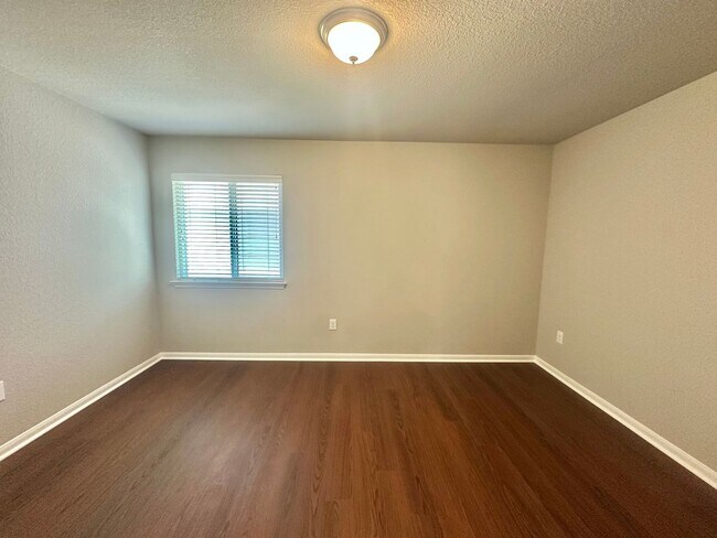 Building Photo - NEW MANAGEMENT IN ROUND ROCK TX!!!!!