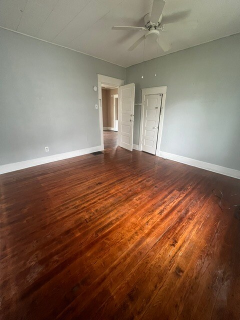 Building Photo - 1009 W Neely Ave
