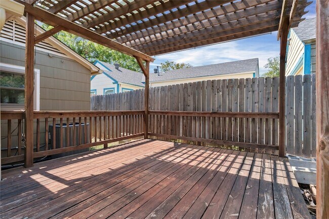 Building Photo - 3816 Collinwood Ave