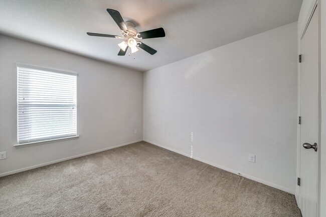 Building Photo - 3-BEDROOM HOME IN CROSSING AT WINDCREST