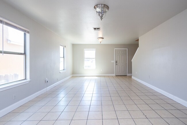 Building Photo - $300 OFF 1ST MONTH RENT IF YOU MOVE IN WIT...