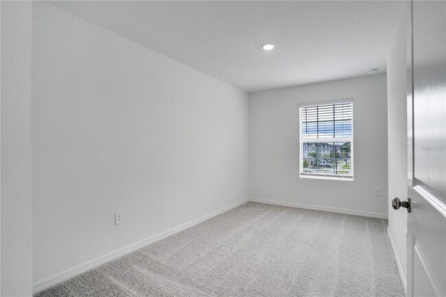 Building Photo - 212 27th St SE