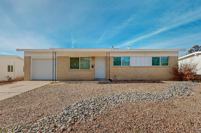 Building Photo - NE Mid-Century Modern 3 Badroom 1.5 Bath w...