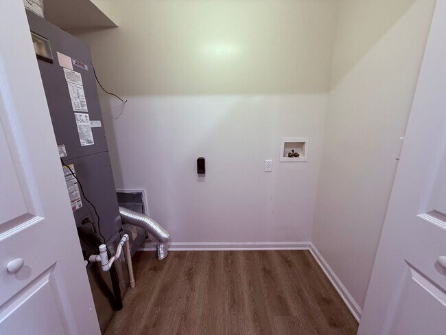 Building Photo - 340 Wakeman Ct NE