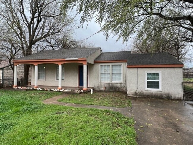 Primary Photo - 1210 NW Baldwin Ave