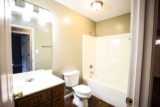 Building Photo - 2 bed / 1 bath apartment - $775 - HUD accepted!!