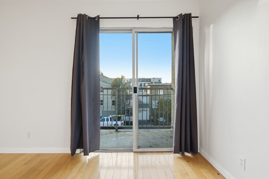 Building Photo - 3009 Dana St