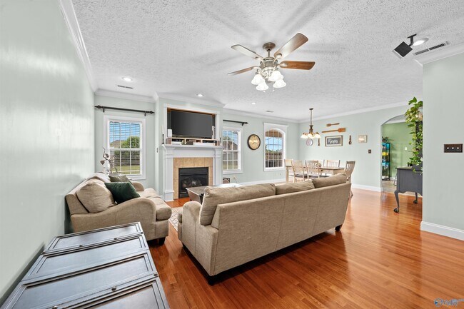 Building Photo - 25850 Iron Gate Dr