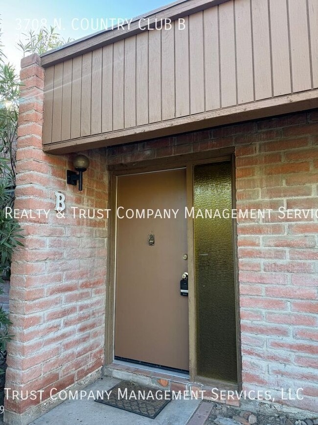 Primary Photo - 3708 N Country Club Rd