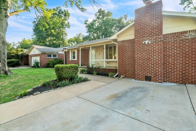 Building Photo - 5230 S Marion Ave