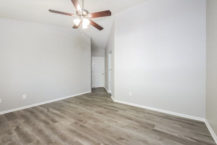 Building Photo - 13939 Harrison Dr