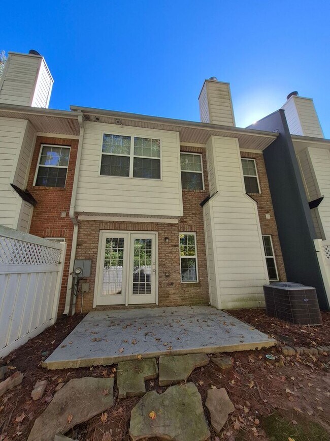 Building Photo - Bright and Spacious 3BR/2.5BA Townhome in Prime Lawrenceville Location