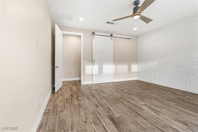 Building Photo - 4631 Amazing View St