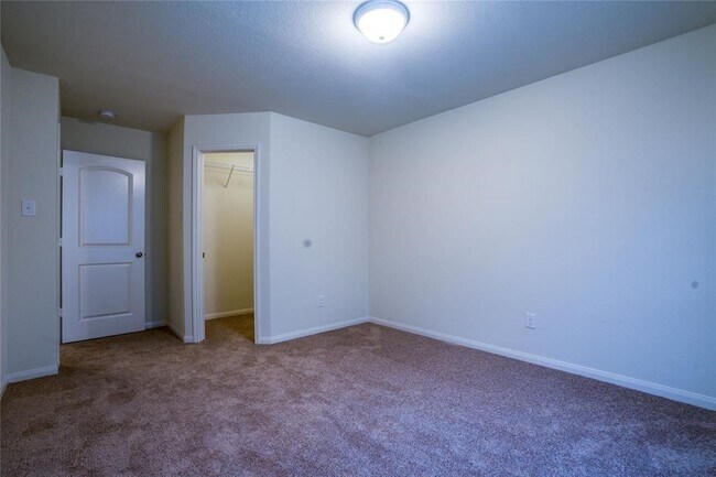 Building Photo - 208 Autumn Berry Ln