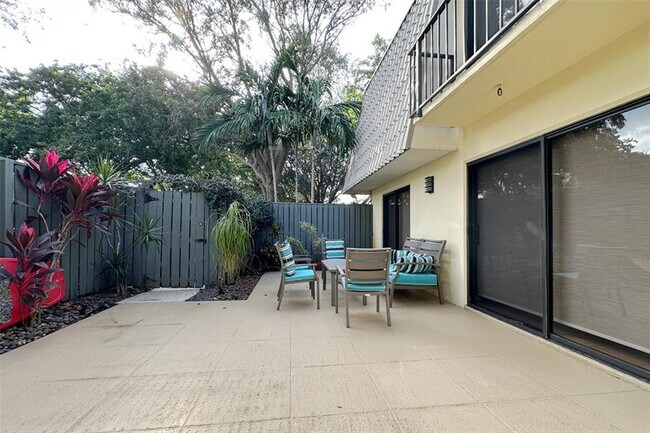 Building Photo - 1700 Embassy Dr