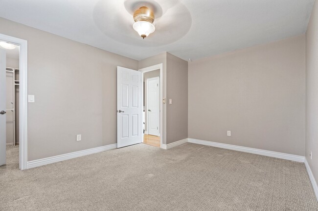 Building Photo - 3 Bed 2 Bath Home with HUGE Yard Available...