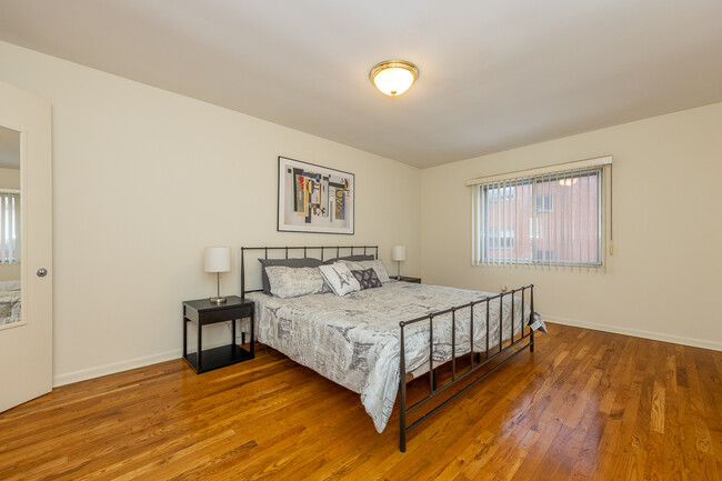 Building Photo - Uptown Shaker- Spacious 2 Bedroom Units