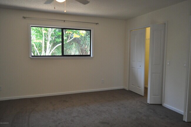 Building Photo - 165 Seawind Dr