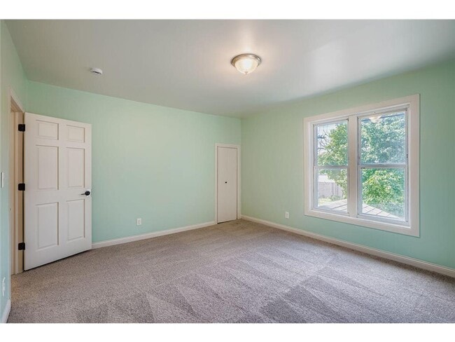 Building Photo - 610 Fairview Ave N