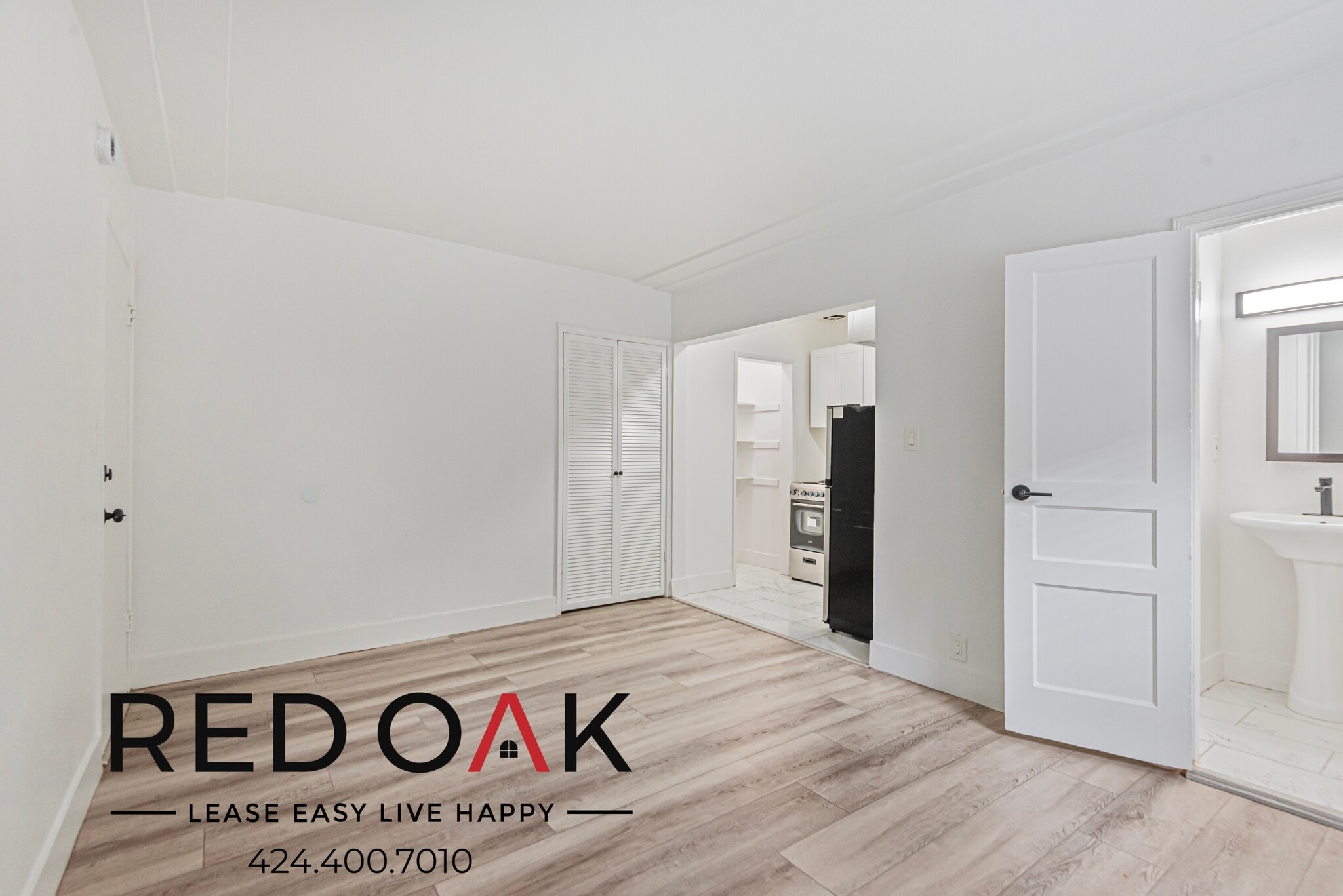 Building Photo - 851 S Kenmore Ave