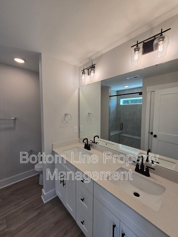 Building Photo - 111 Viburnum Rd
