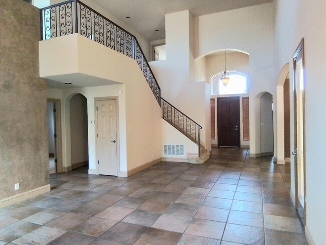 Building Photo - 12708 Desert Marigold Ln NE