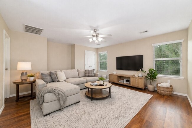 Building Photo - 2317 Jefferson Crossing Dr