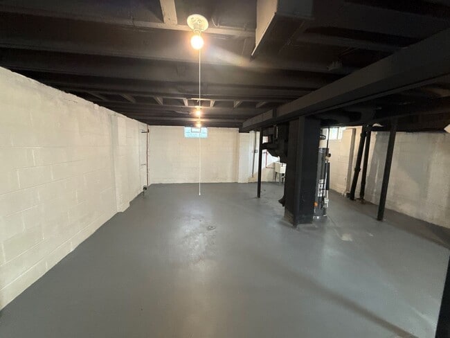 Building Photo - Freshly Renovated 2-Bedroom Home – Cozy & ...