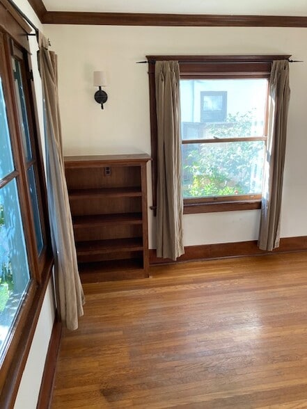 Building Photo - 1345 E Topeka St