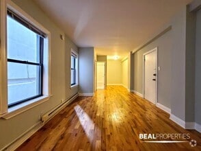 Building Photo - 0 bedroom in CHICAGO IL 60610