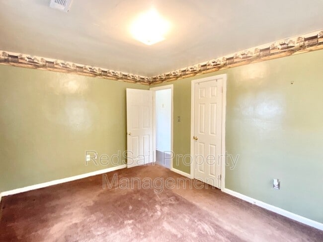 Building Photo - 17 Hoopes Rd